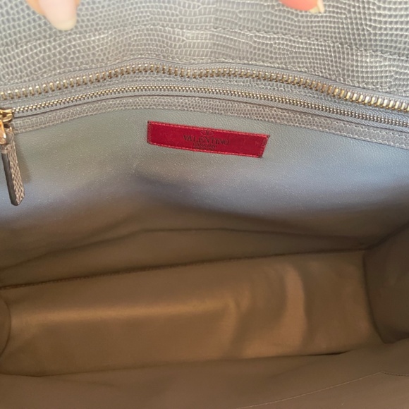 Valentino Garavani Rockstud Tote - Picture 3 of 8